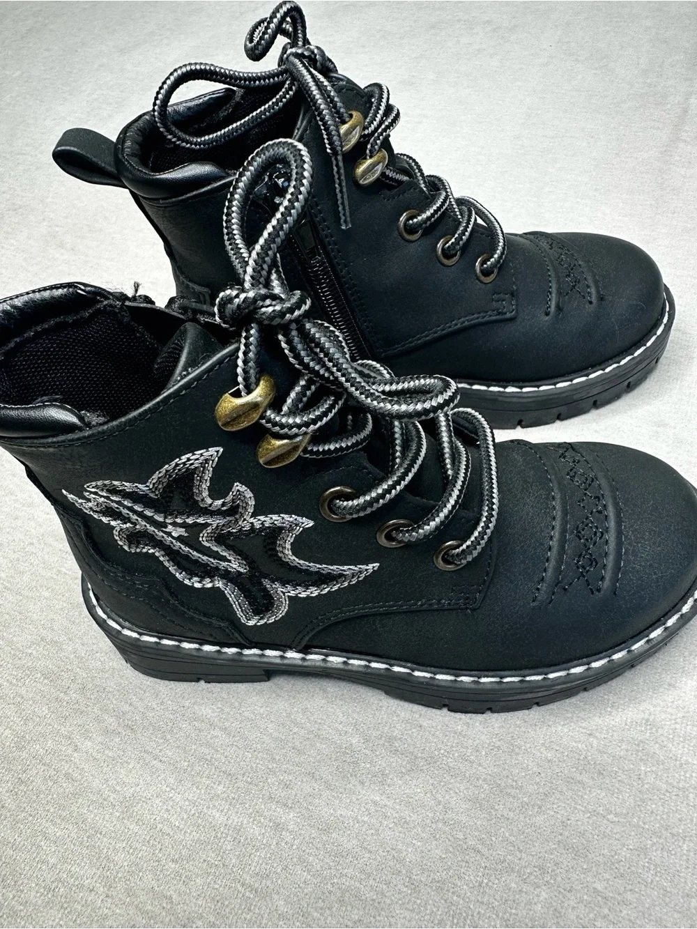 Dream Pairs Girls Black Lace-Up Ankle Boots with Star Stitching